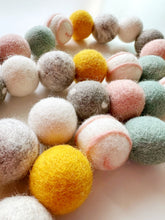 Load image into Gallery viewer, March Winds Garland