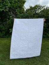 Load image into Gallery viewer, Zoo Animals baby quilt

